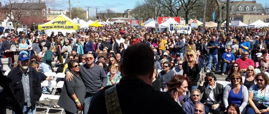 Brian_Kirk_and_Crowd